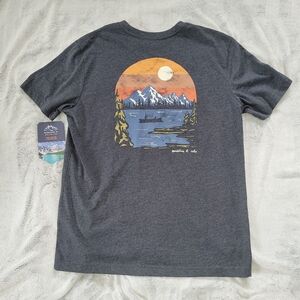Mountain and Isles Mens Medium Man In Boat With Dog Sunset Graphic Print Tshirt